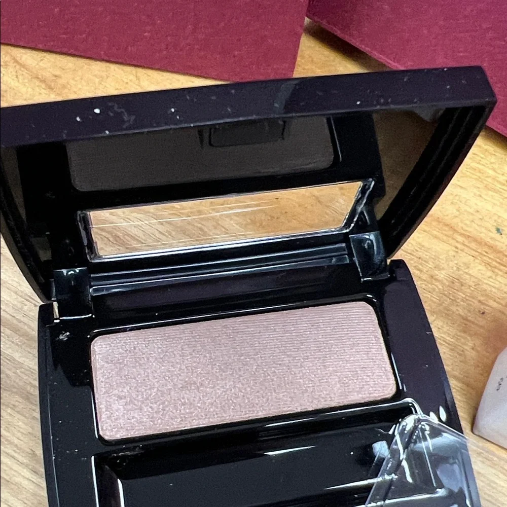 Merle Norman Eyeshadow - SAND DUNE - Picture 4 of 5